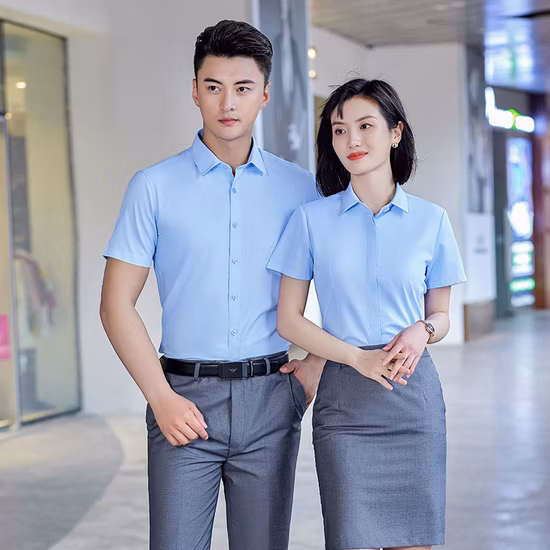 Ferramentas de camisa social masculina e feminina da mesma empresa